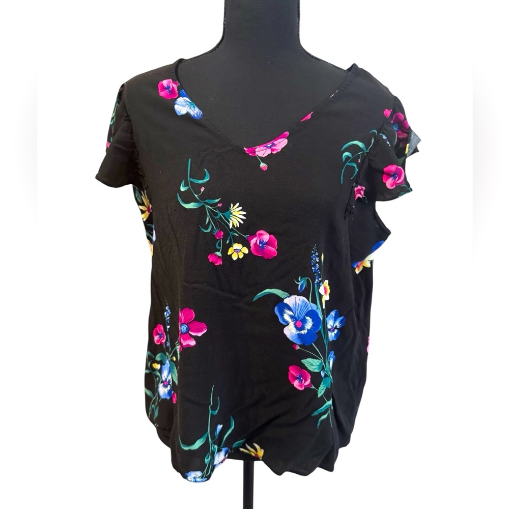 Women’s Old Navy black floral rayon short sleeve blouse size L
